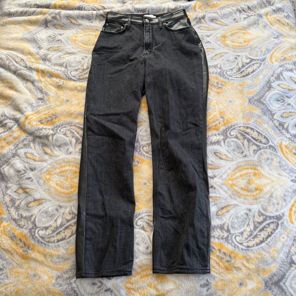 Abercrombie and fitch 90s straight leg pants 
Size 8l